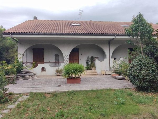 casa indipendente in vendita a Macerata