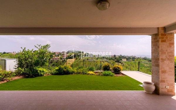 casa indipendente in vendita a Macerata