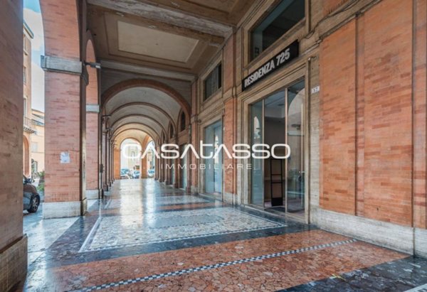 locale commerciale in vendita a Macerata