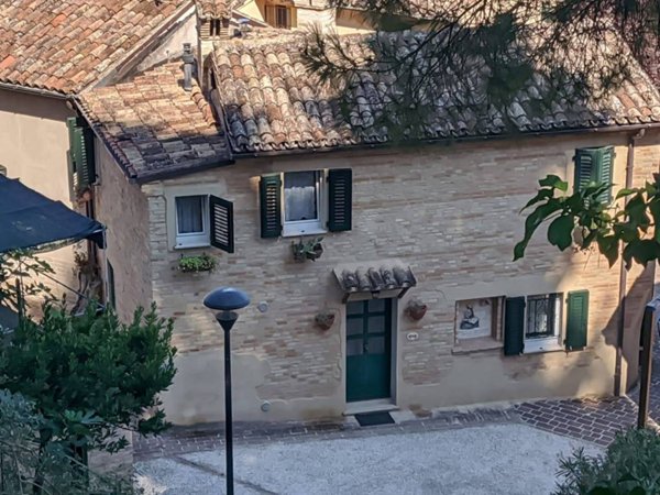 casa indipendente in vendita a Macerata
