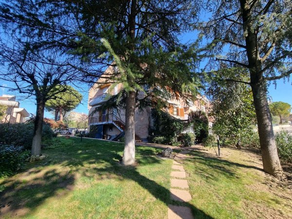 casa indipendente in vendita a Macerata