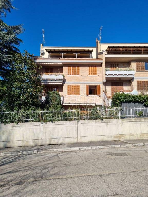 casa indipendente in vendita a Macerata