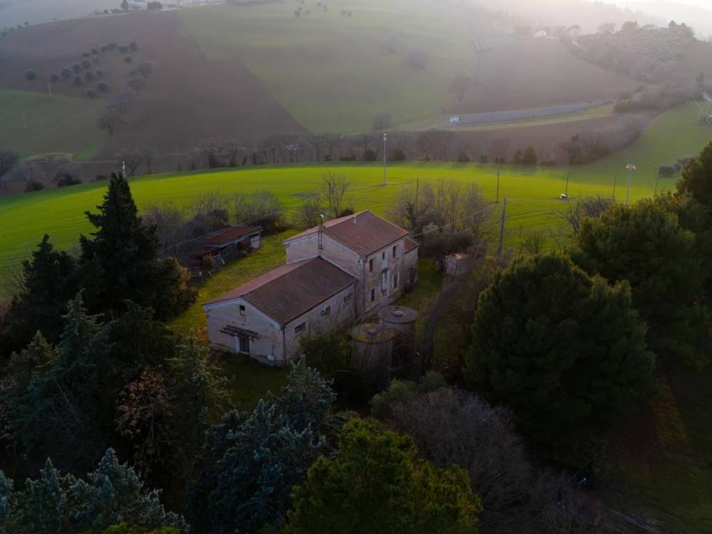 casa indipendente in vendita a Macerata