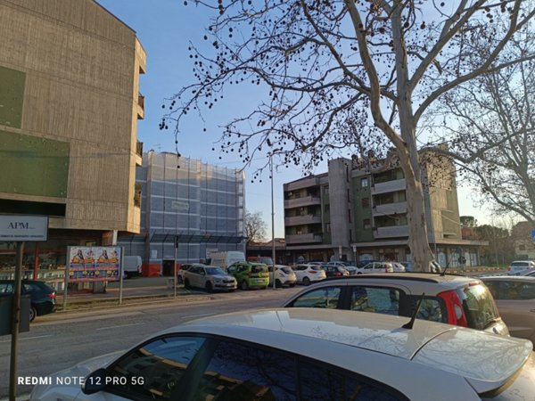 negozio in vendita a Macerata in zona Sforzacosta