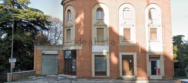 locale commerciale in vendita a Macerata