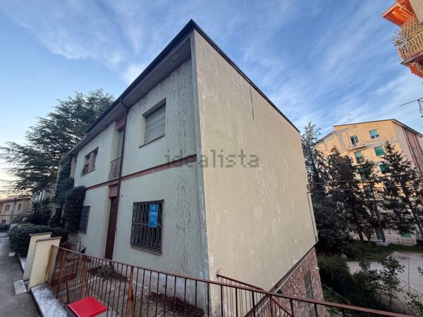 casa indipendente in vendita a Macerata