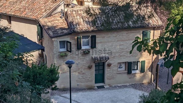 casa indipendente in vendita a Macerata