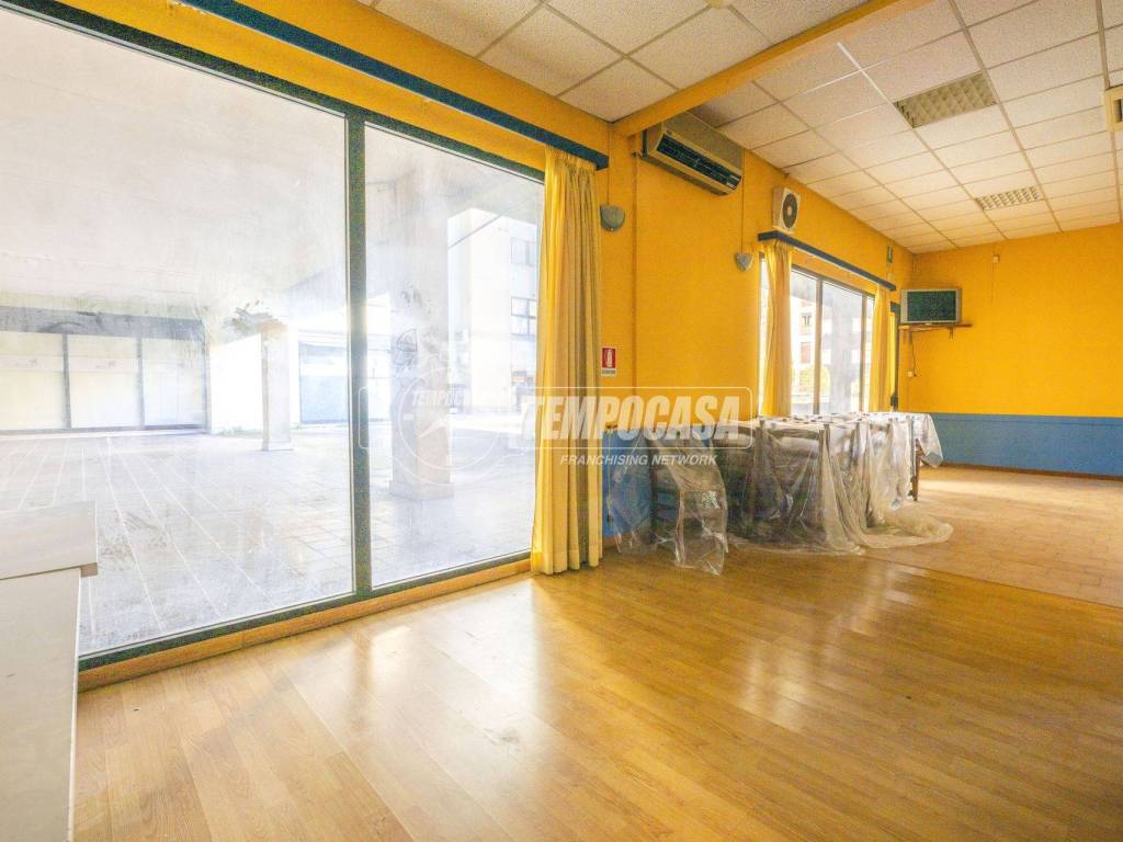 negozio in vendita a Macerata
