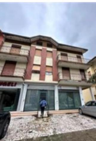 locale commerciale in vendita a Macerata