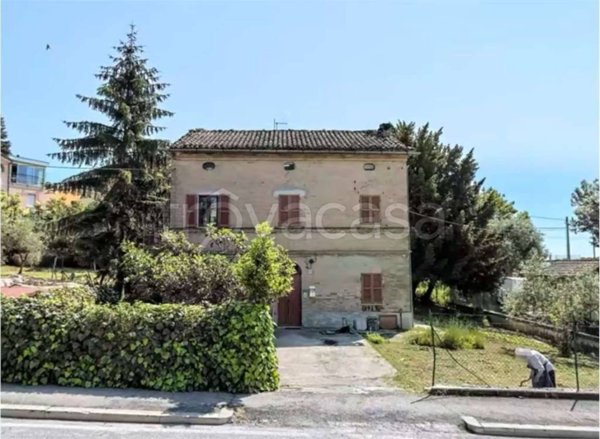 casa indipendente in vendita a Macerata