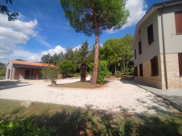 casa indipendente in vendita a Macerata