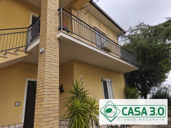 casa indipendente in vendita a Macerata in zona Cimarella