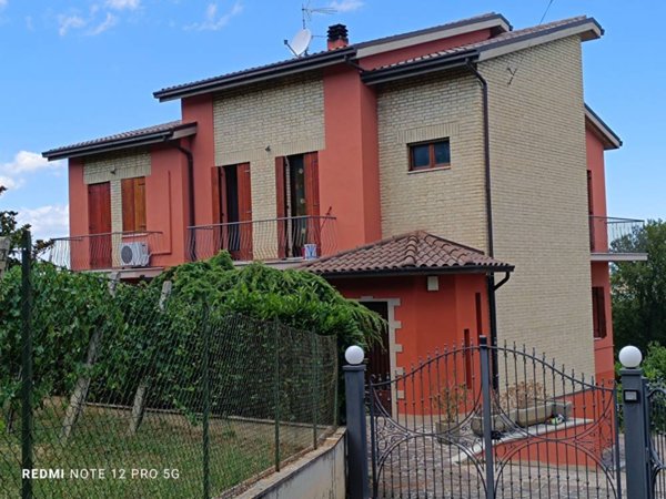 casa indipendente in vendita a Macerata