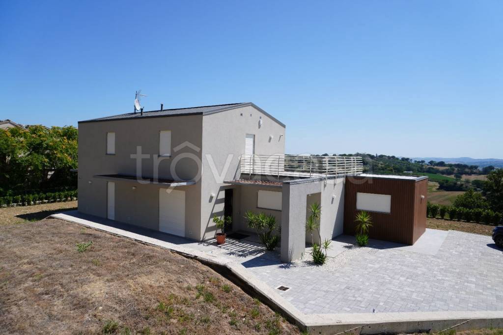 casa indipendente in vendita a Macerata