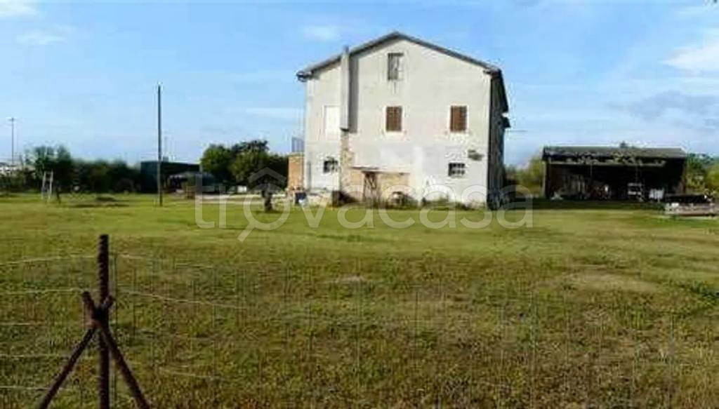 casa indipendente in vendita a Macerata