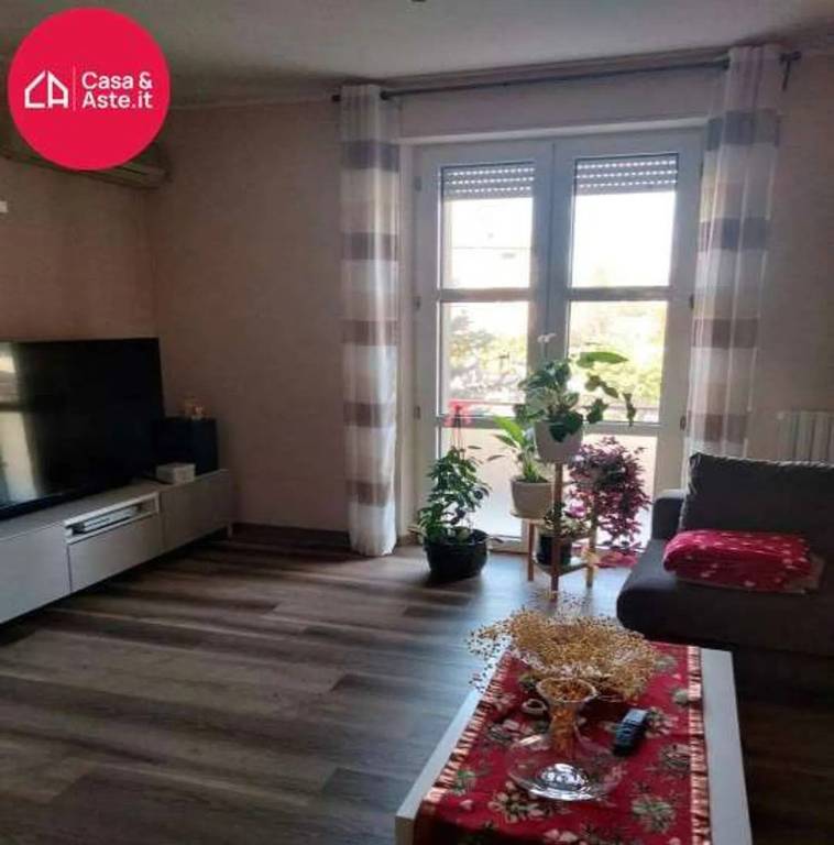 appartamento in vendita a Macerata in zona Piediripa