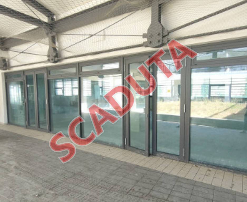 locale commerciale in vendita a Macerata