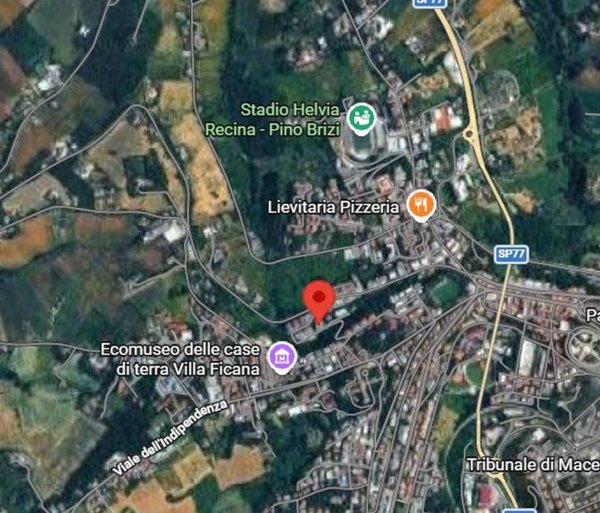 locale commerciale in vendita a Macerata