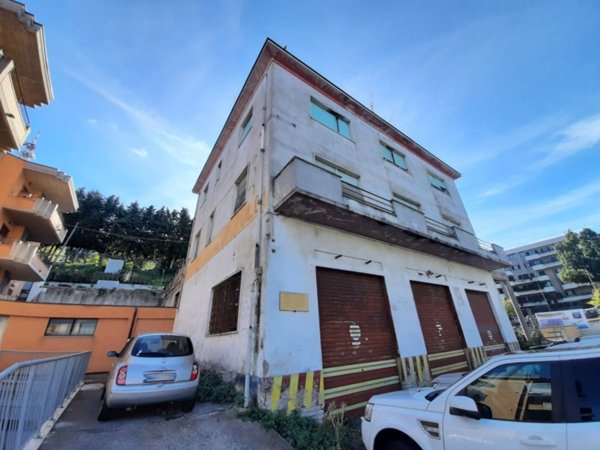 casa indipendente in vendita a Macerata