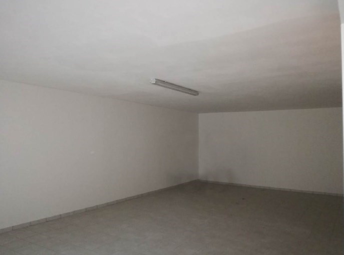 locale commerciale in vendita a Macerata