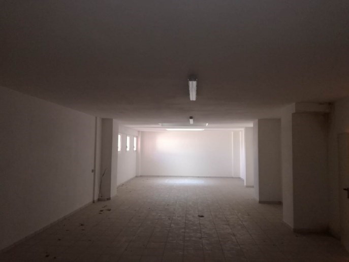 locale commerciale in vendita a Macerata