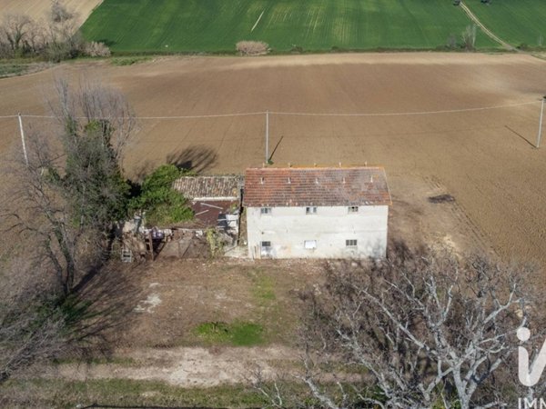 casa indipendente in vendita a Macerata