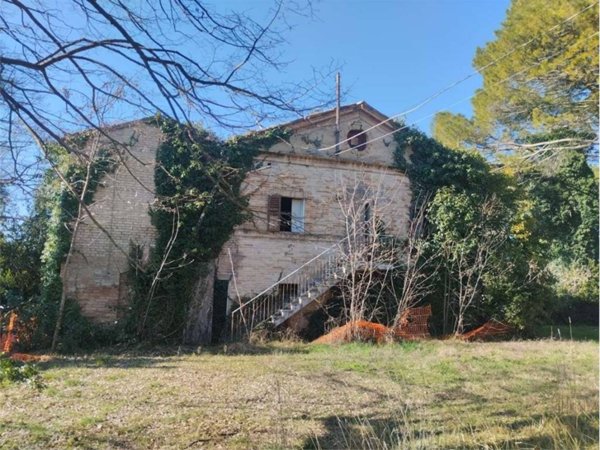 casa indipendente in vendita a Macerata in zona Piediripa