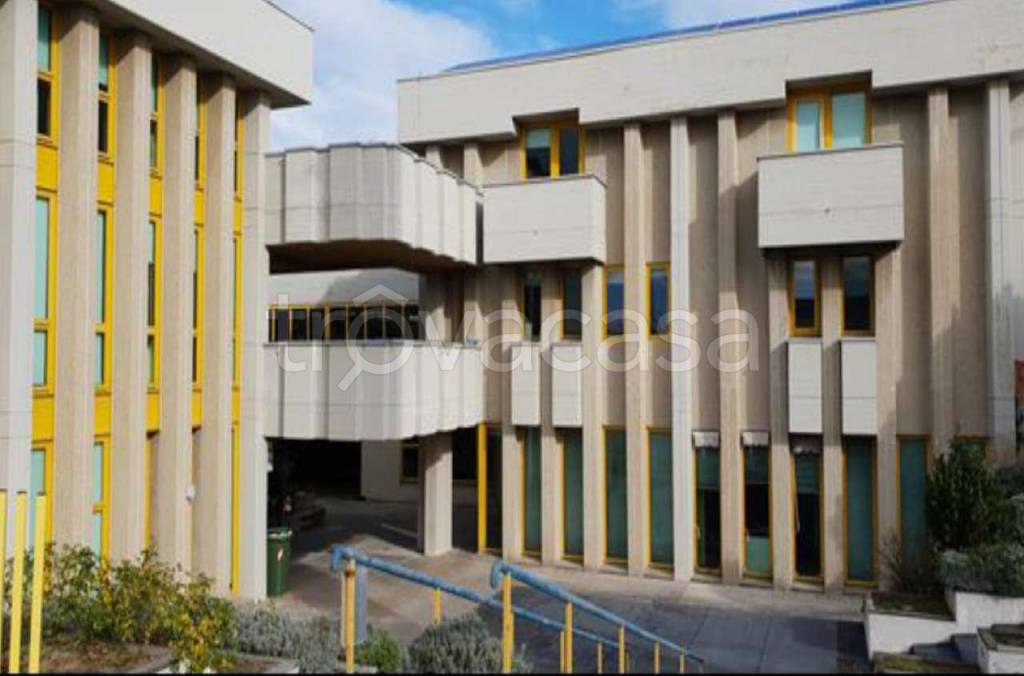 negozio in vendita a Macerata in zona Piediripa