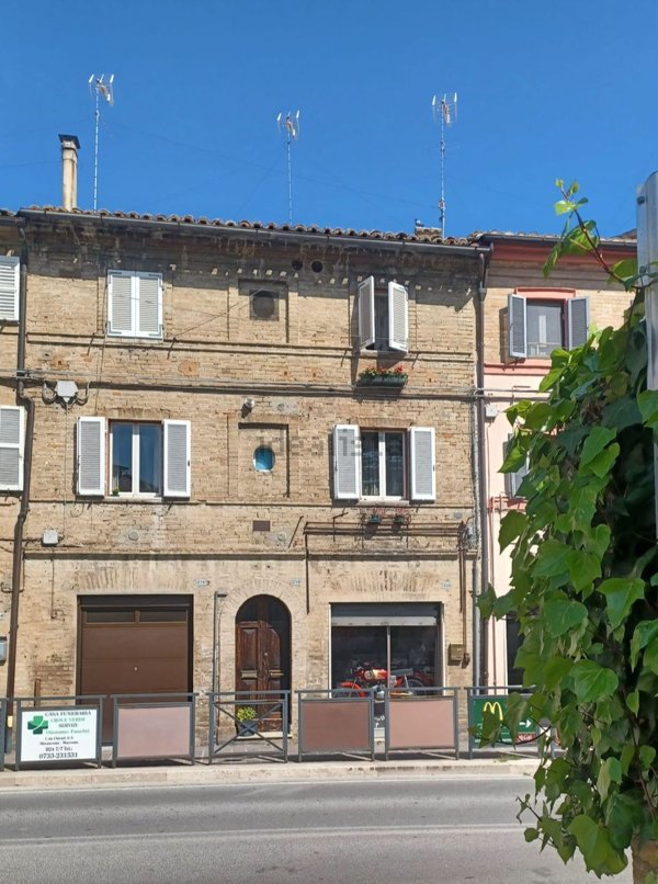 casa indipendente in vendita a Macerata