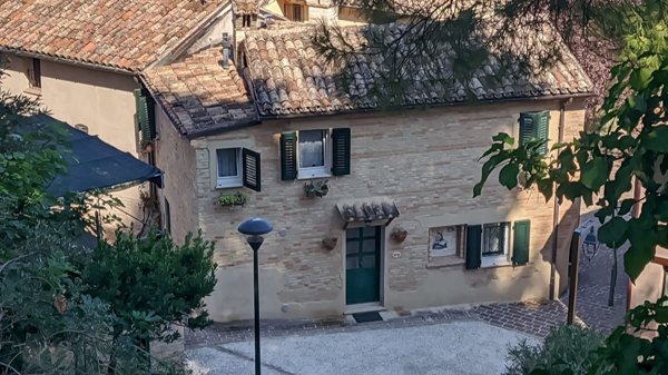 casa indipendente in vendita a Macerata
