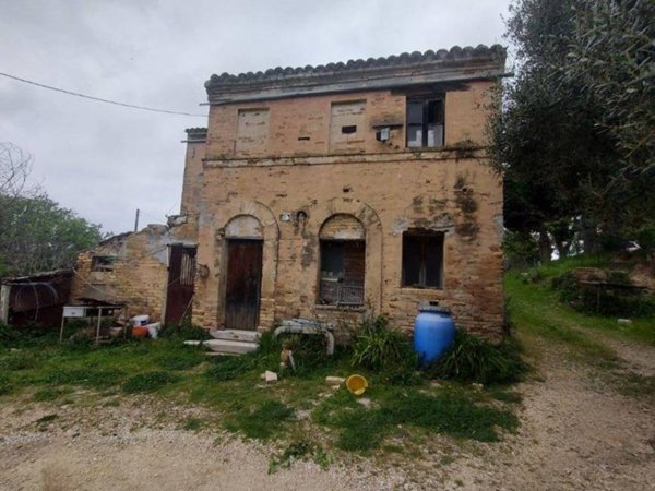 casa indipendente in vendita a Macerata