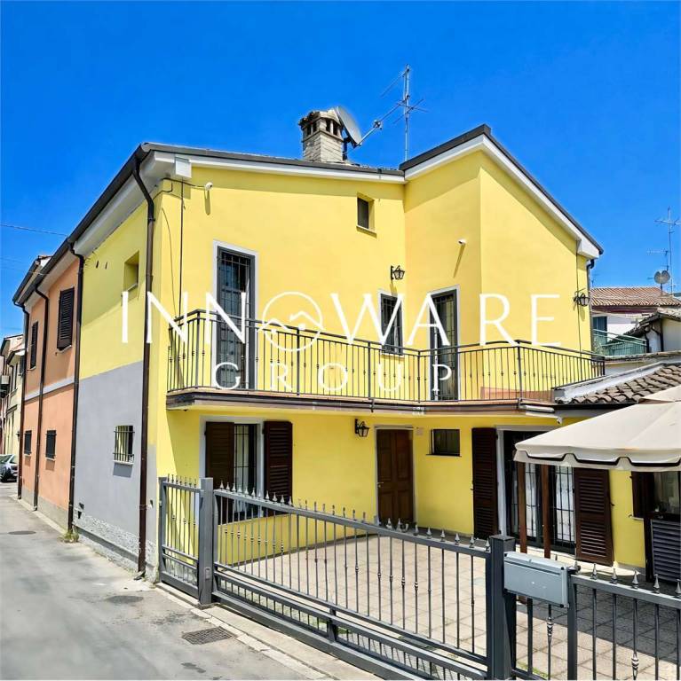 casa indipendente in vendita a Macerata in zona Villa Potenza