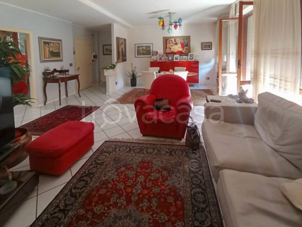 appartamento in vendita a Macerata in zona Sforzacosta