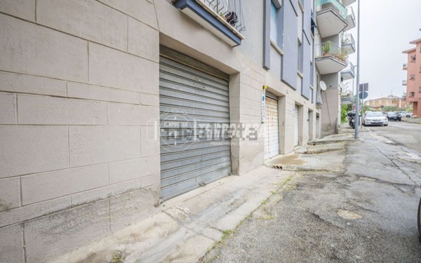 locale commerciale in vendita a Macerata