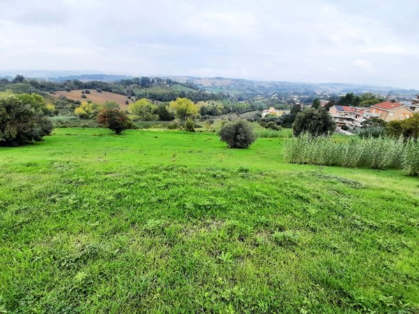 terreno edificabile in vendita a Macerata in zona Santo Stefano