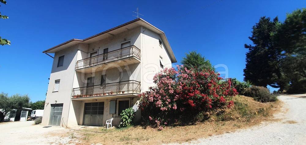 casa indipendente in vendita a Macerata in zona Santa Maria del Monte
