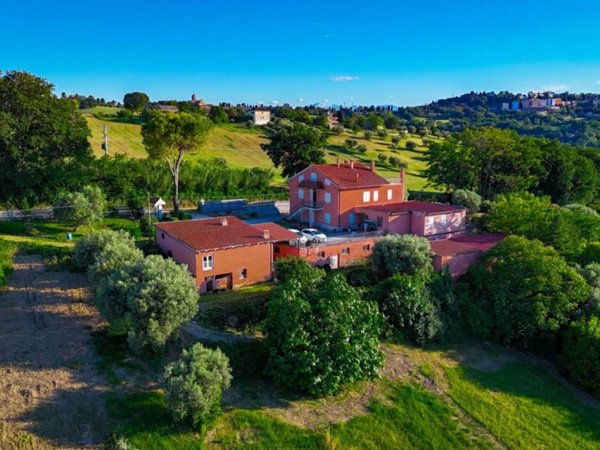 casa indipendente in vendita a Macerata