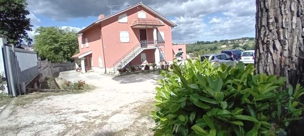 casa indipendente in vendita a Macerata in zona Santa Maria del Monte