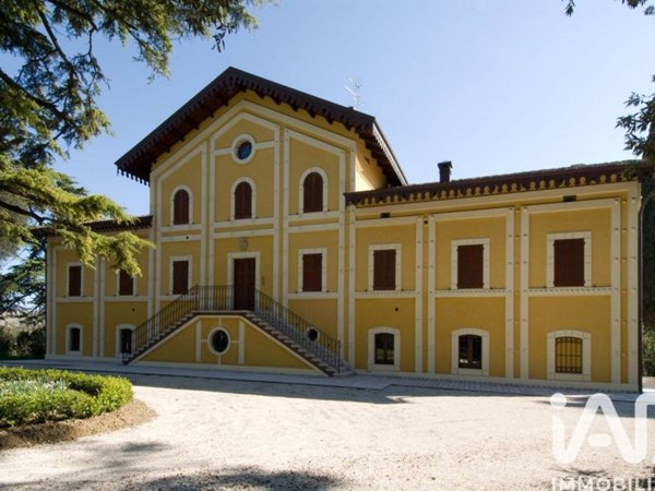 casa indipendente in vendita a Macerata