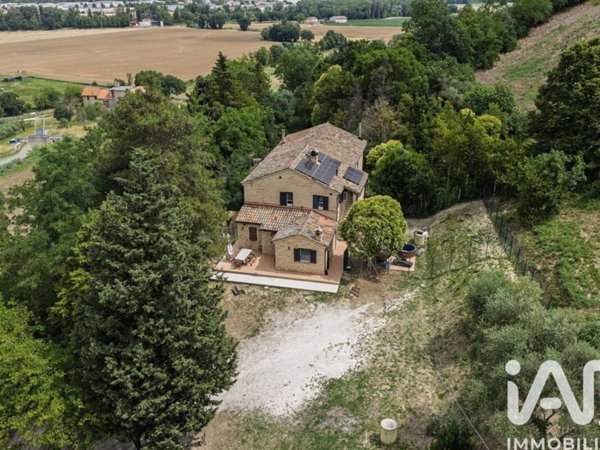 casa indipendente in vendita a Macerata in zona Madonna Del Monte