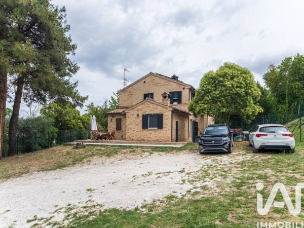 casa indipendente in vendita a Macerata in zona Madonna Del Monte
