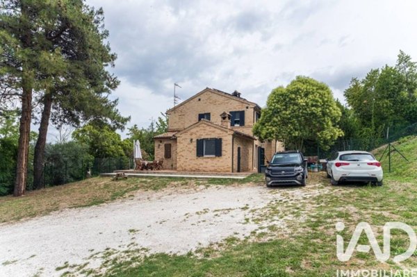 casa indipendente in vendita a Macerata
