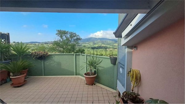 appartamento in vendita a Macerata in zona Cimarella