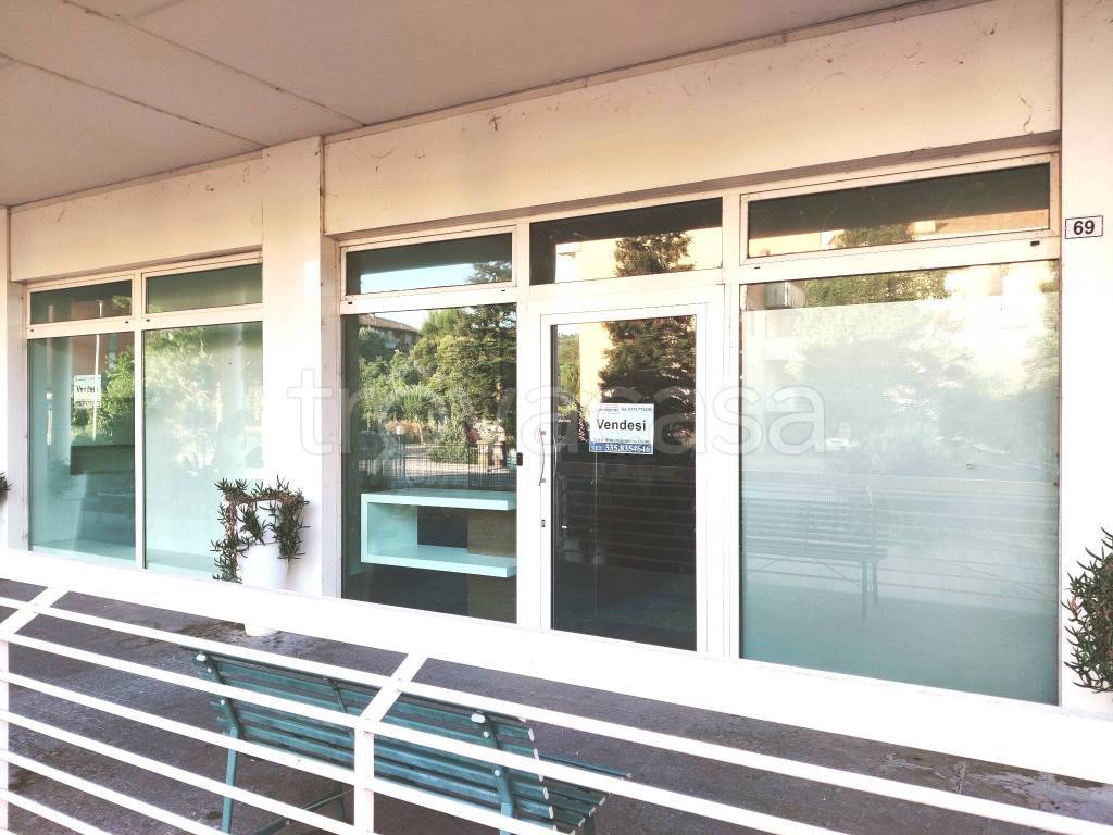 casa indipendente in vendita a Macerata in zona Villa Potenza