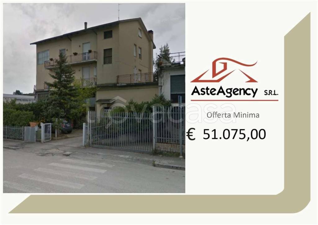 appartamento in vendita a Macerata in zona Piediripa