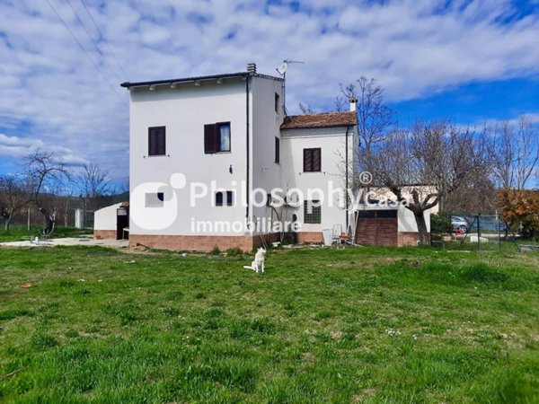 casa indipendente in vendita a Macerata in zona Cimarella