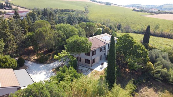 casa indipendente in vendita a Macerata in zona Cimarella