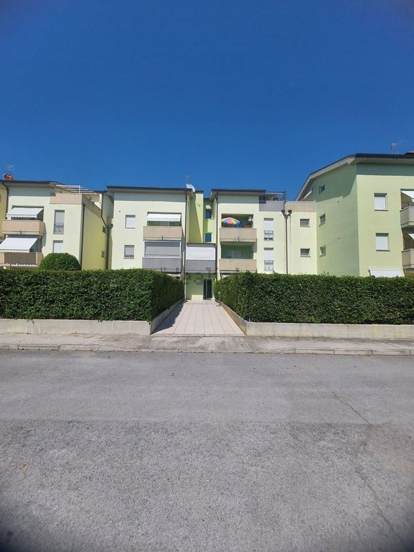 appartamento in vendita a Macerata in zona Piediripa