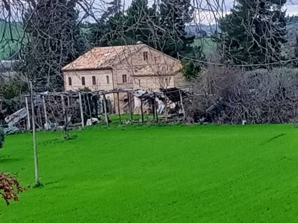 casa indipendente in vendita a Macerata