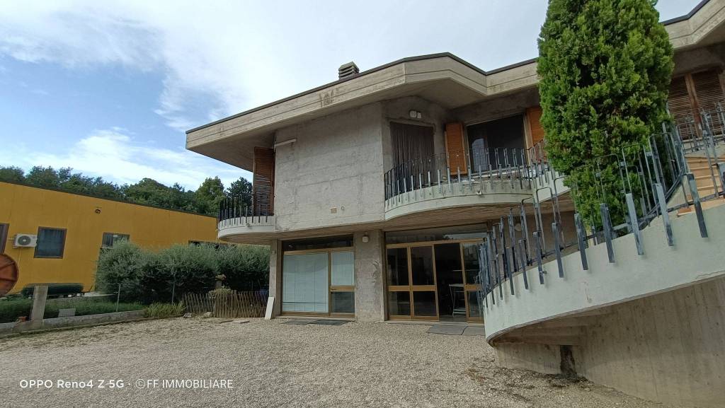 casa indipendente in vendita a Macerata in zona Piediripa